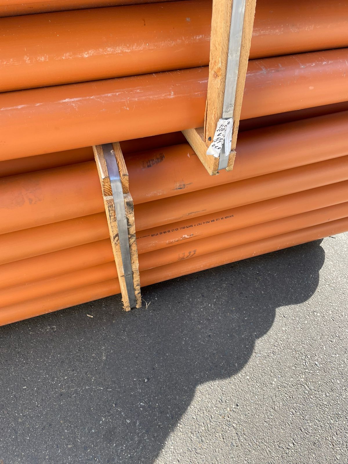 Труба НПВХ 110х3 с резинкой (РЫЖАЯ) 20028.R "СИНИКОН" (стенка 3,2мм) БРАК, потертости, царапины