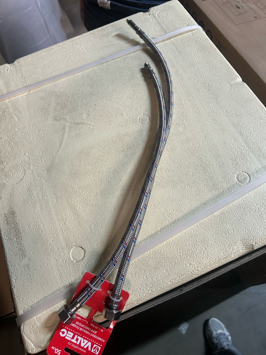 Комплект гибкой подводки VALTEC для смесителя М10х18+М10х35 - G1/2" 50см(разная длина)