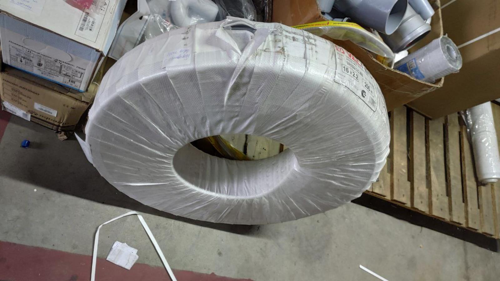 Труба Valtec из сшитого полиэтилена EVOH, тип PE-Xa 16(2.2) бухта 200 м (VA1622.3.C.200) (ПРОДАВАТЬ ТОЛЬКО С ФИТИНГАМИ)(повреждение корпуса)