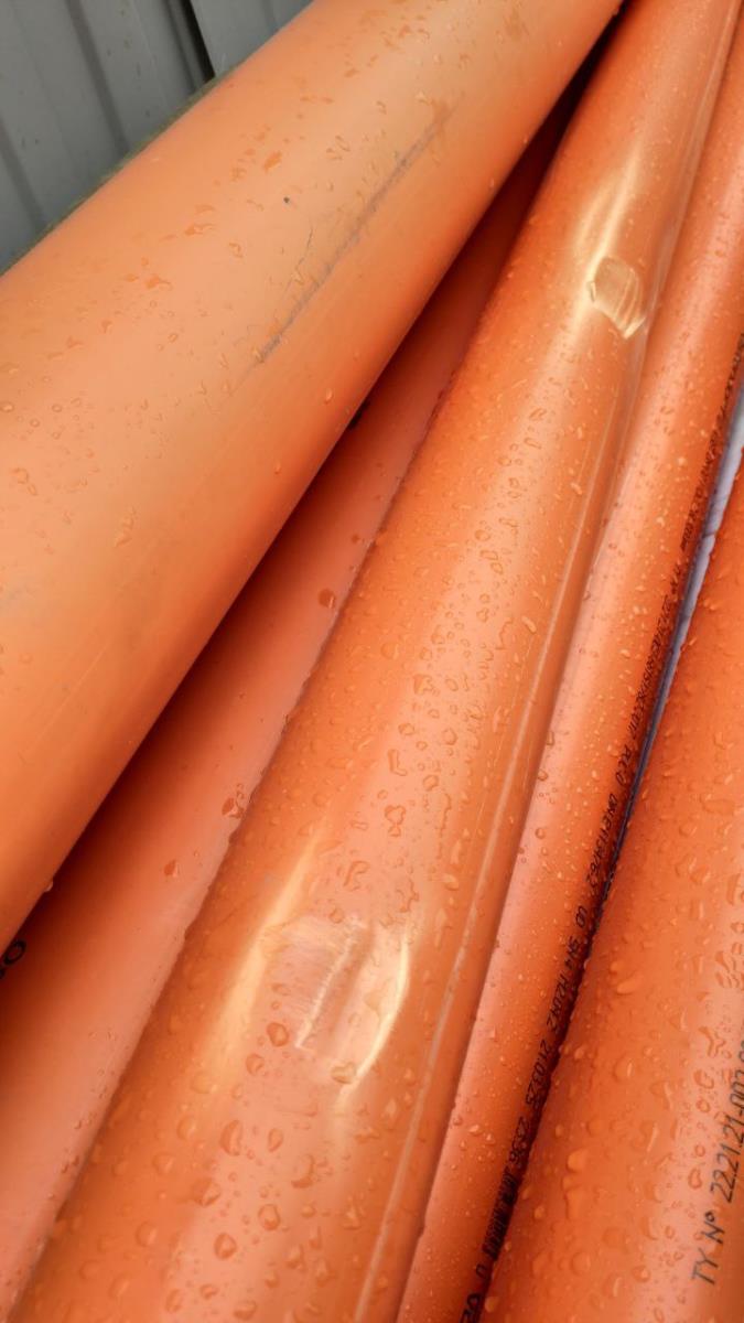 Труба НПВХ 110х3 с резинкой (РЫЖАЯ) 20028.R "СИНИКОН" (стенка 3,2мм)(повреждение корпуса)