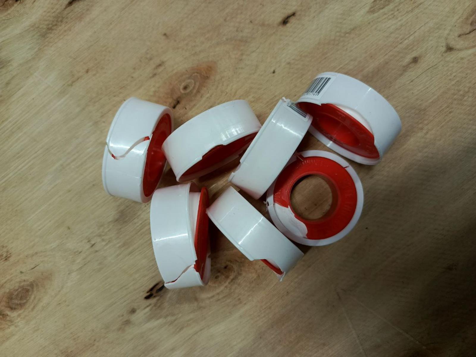 Лента-фум(12ммх0,1ммх10м) VALTEC (VT.PTFE.0.121010)(повреждение корпуса)